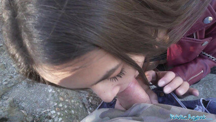 Заплатил незнакомой молодой девчонке, чтобы опустошила мои яйца